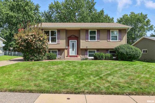 3731 Eldorado Dr, Bettendorf, IA, 52722-2601 | Card Image