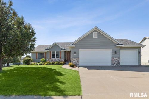 1301 W 62nd Ct, Davenport, IA, 52806-1998 | Card Image