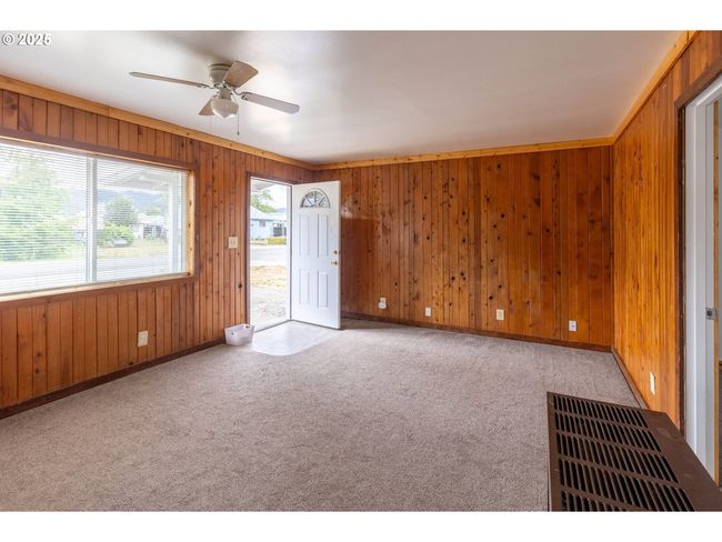 451 E 3 Rd Ave, House other with 4 bedrooms, 2 bathrooms and null parking in Riddle OR | Image 11