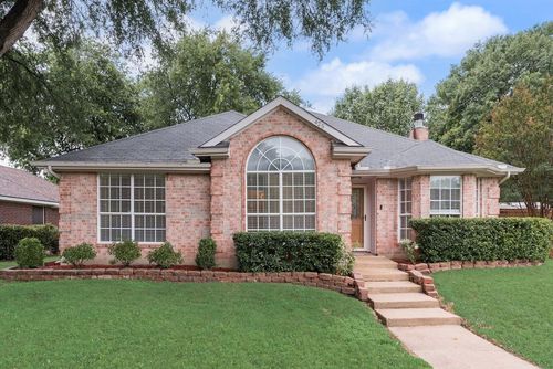 425 Alpine Dr, Desoto, TX, 75115-5275 | Card Image