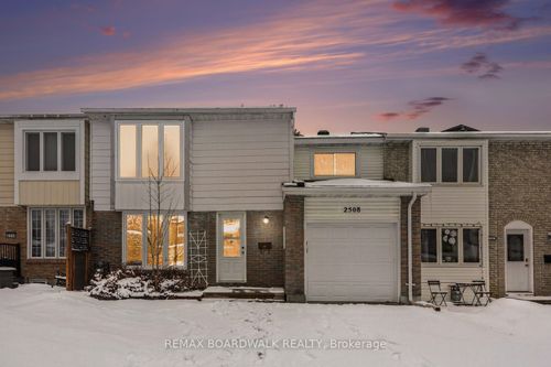 2508 Autumn Hill Cres, Gloucester, ON, K1B4M7 | Card Image