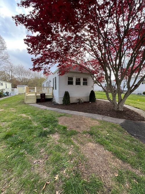 7 Chestnut Cir, Rockland, MA, 02370-2835 | Card Image