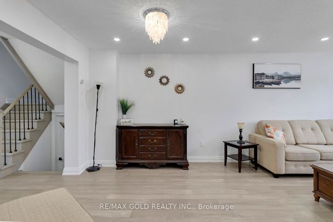 66 Thunderbird Trail, House attached with 5 bedrooms, 4 bathrooms and 2 parking in Brampton ON | Image 5