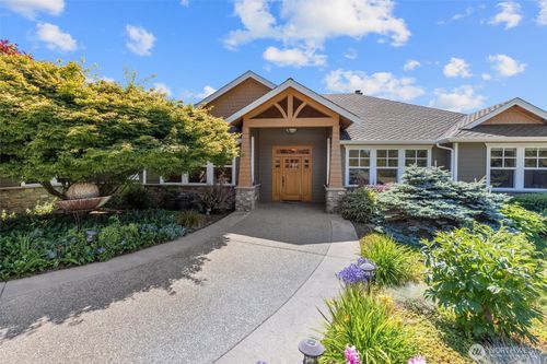 695 Blacktail Ln, Camano Island, WA, 98282-8481 | Card Image