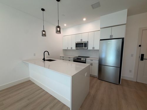 211-20 Medford St, Somerville, MA, 02143 | Card Image