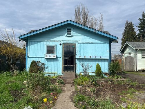 131 17th Ave, Longview, WA, 98632-1105 | Card Image