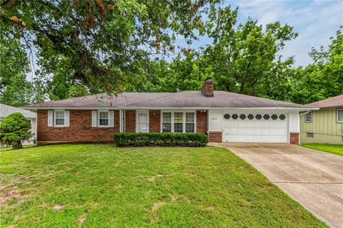 8029 Yecker Ave, Kansas City, KS, 66109-1530 | Card Image