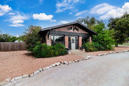 617 N Bridge St, Brady, TX, 76825-4008 | Card Image