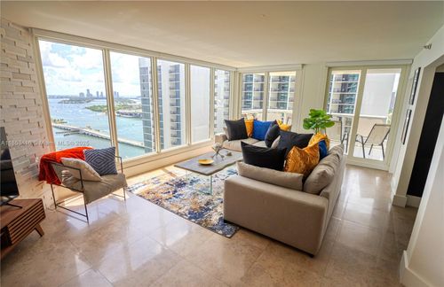 apt-3157-1717 N Bayshore Dr, Miami, FL, 33132-1166 | Card Image