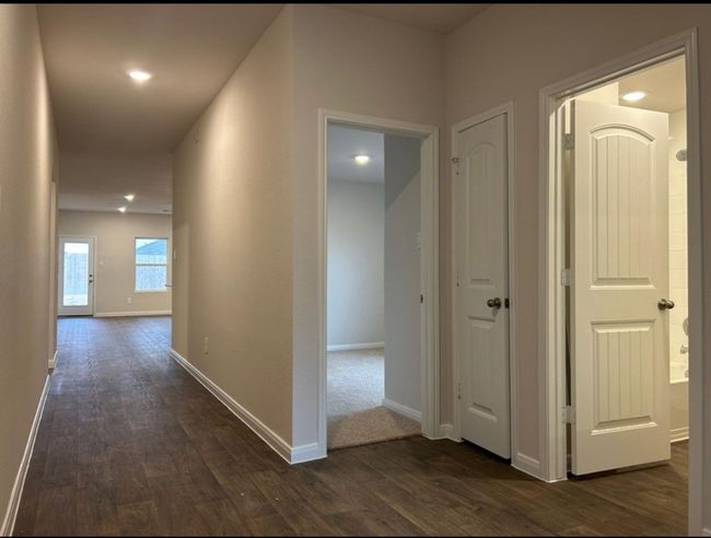 1313 Camden Ln, House other with 4 bedrooms, 3 bathrooms and 4 parking in Lockhart TX | Image 4