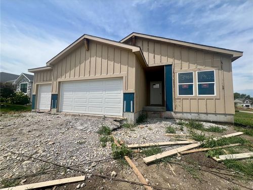 19622 Barstow St, Spring Hill, KS, 66083-8472 | Card Image