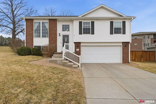 8330 Olivia Dr, Lincoln, NE, 68512-4887 | Card Image