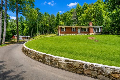 1065 Cain Dr, Vinton, VA, 24179-5548 | Card Image