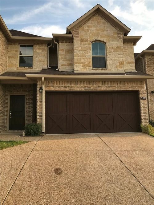 2203 Highland Villa Ln, Arlington, TX, 76012-5102 | Card Image