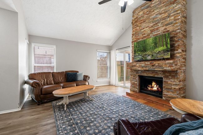 31311 N Head Dr, House other with 3 bedrooms, 2 bathrooms and 2 parking in Spring TX | Image 5