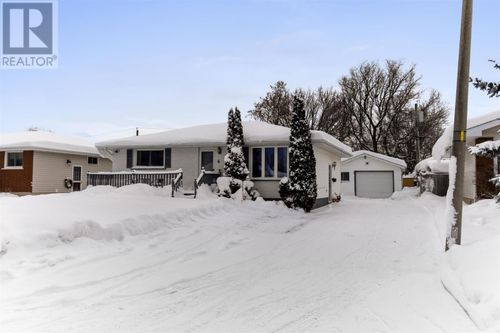 4 St Michaels Sq, Sault Ste. Marie, ON, P6C2V7 | Card Image