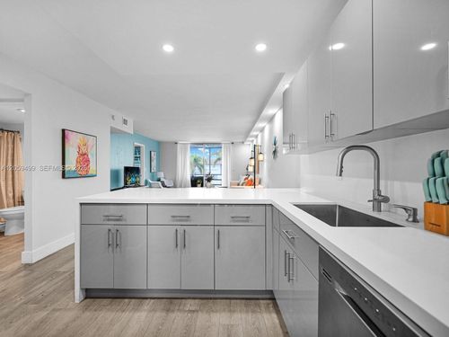 303-400 Se 10th St, Deerfield Beach, FL, 33441-5581 | Card Image