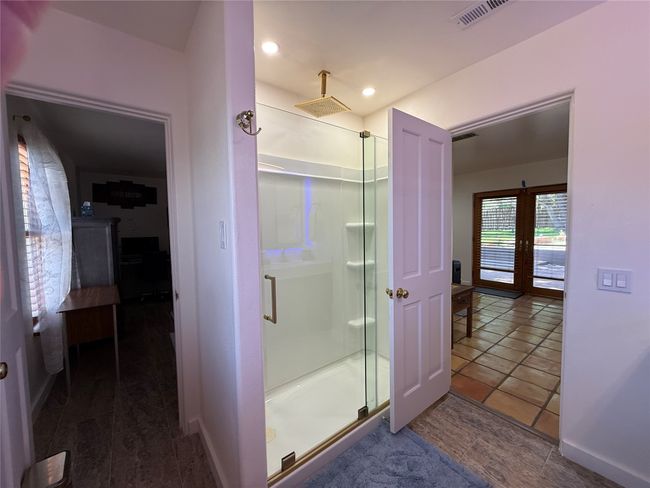 Guest Bathroom | Image 29