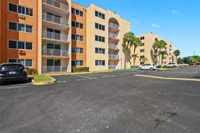 4-219 - 7000 Nw 186th St, Condo with 1 bedrooms, 1 bathrooms and null parking in Hialeah FL | Image 3