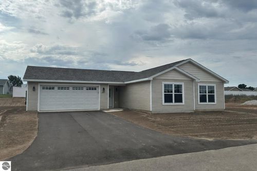 1812 Robin Dr, Traverse City, MI, 49685-9733 | Card Image