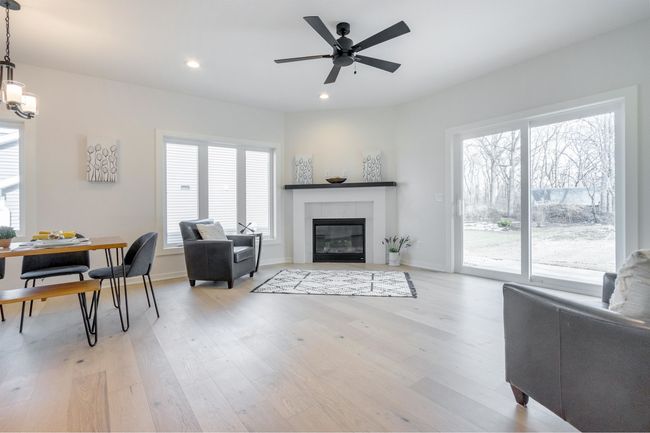 117 Ashberry Ln, Condo with 3 bedrooms, 3 bathrooms and null parking in Stoughton WI | Image 6