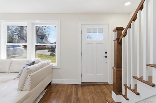 18 Maple Pl, Huntington, NY, 11743-4203 | Card Image