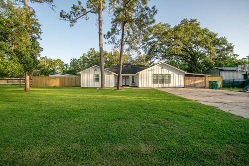 106 County Road 904, Alvin, TX, 77511-6431 | Card Image