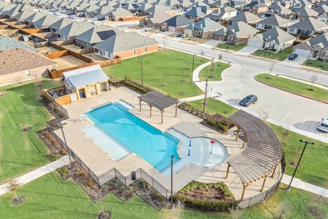 Community pool and park | Image 27