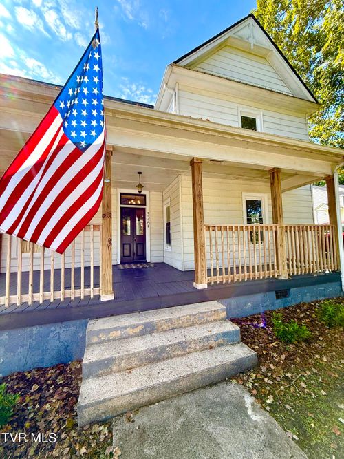 326 Main St, Bluff City, TN, 37618-2859 | Card Image