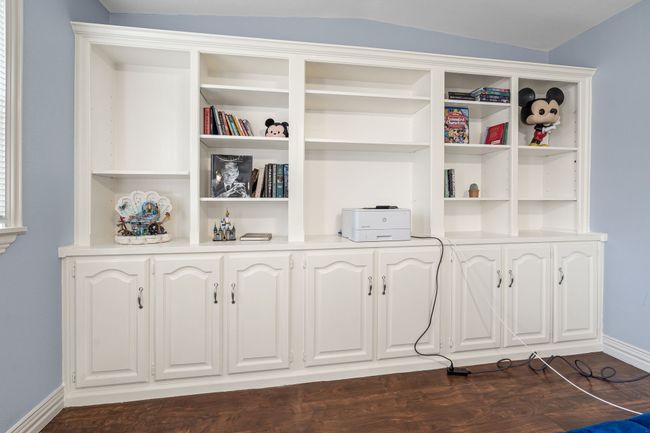 Detailed view of baseboards and wood finished floors | Image 5