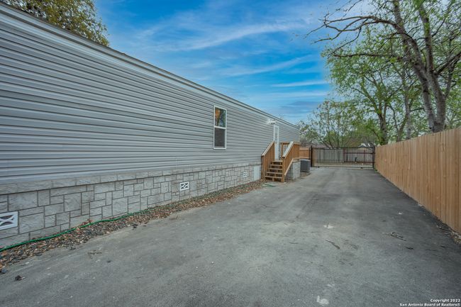 2204 Avenue K, House other with 2 bedrooms, 2 bathrooms and null parking in Hondo TX | Image 10