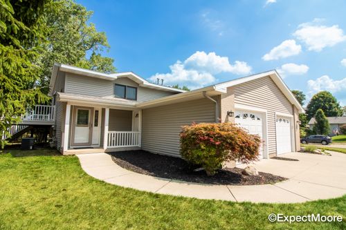 139 Highland View Ct Ne, Rockford, MI, 49341-1171 | Card Image