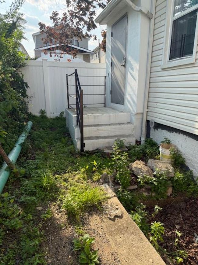 View of yard with entry steps | Image 19
