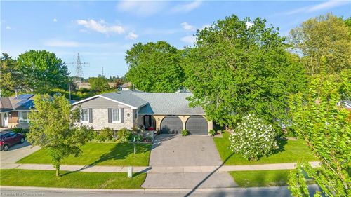 18 Old Farm Rd, Brantford, ON, N3R6P5 | Card Image