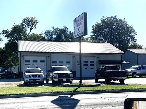 719 Jackson St, Pana, IL, 62557-1285 | Card Image