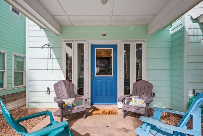 Cozy front patio | Image 28