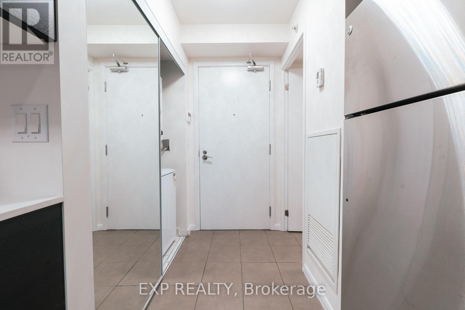 Residential Lease in Toronto (Yorkdale-Glen Park) 2