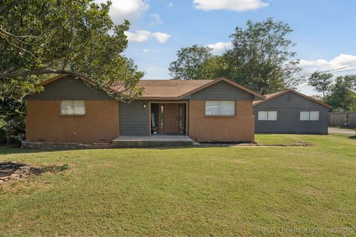 16 W 40th St, Sand Springs, OK, 74063-2728 | Card Image
