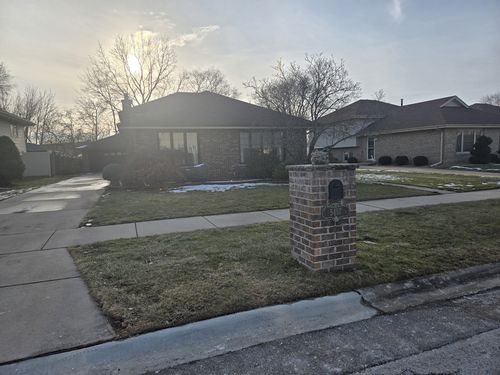 5457 W 108th Pl, Oak Lawn, IL, 60453-5032 | Card Image