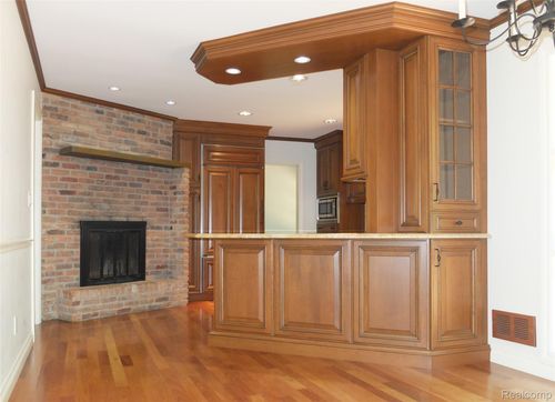 220 Applewood Ln, Bloomfield Township, MI, 48302-1100 | Card Image