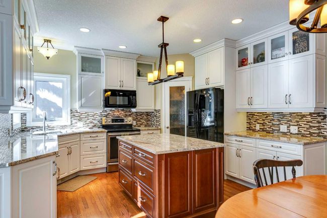 131 Patterson Drive Sw, House other with 5 bedrooms, 4 bathrooms and 4 parking in Calgary AB | Image 23