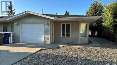 906 104th Ave, Townhouse with 2 bedrooms, 2 bathrooms and null parking in Tisdale SK | Image 1