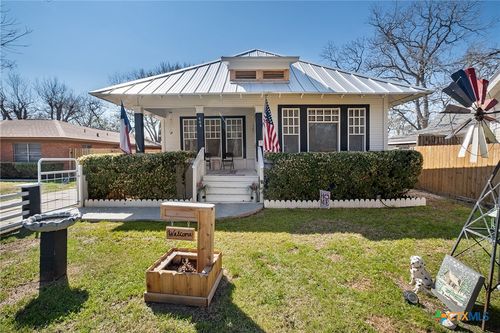 406 E Gonzales St, Yoakum, TX, 77995-3310 | Card Image