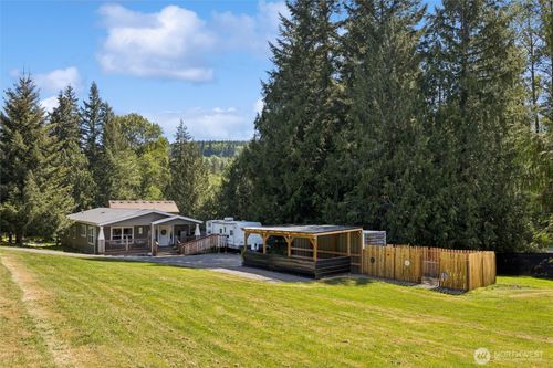230 Home Town Dr, Kelso, WA, 98626-8702 | Card Image
