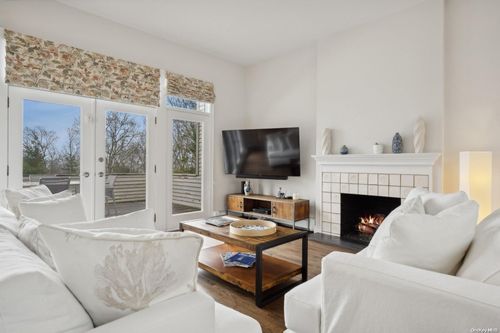 63 Dogwood St, Montauk, NY, 11954-5167 | Card Image