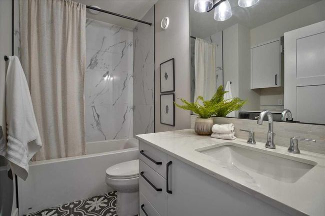 2222 5 St Sw, Townhouse with 3 bedrooms, 2 bathrooms and 2 parking in Calgary AB | Image 35