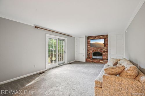 3401 Witherbee Dr, Troy, MI, 48084-2717 | Card Image