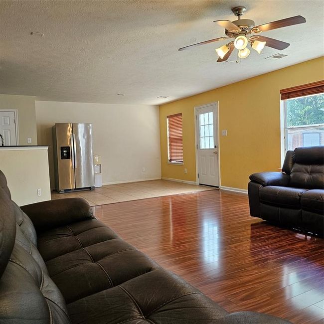 11727 Madison Oak St, House other with 3 bedrooms, 3 bathrooms and 2 parking in Houston TX | Image 6