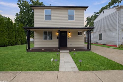 28751 Maple St, Roseville, MI, 48066-2433 | Card Image