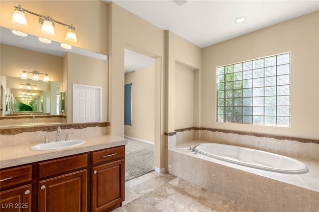 17 Morninglow Pass, House other with 4 bedrooms, 4 bathrooms and null parking in Henderson NV | Image 25